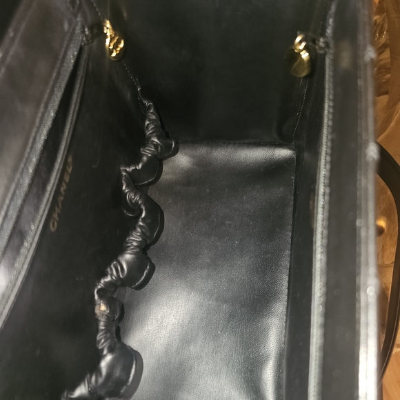 CHANEL Black Quilted Crossbody Bag with Gold Hardware - Picture 11 of 16